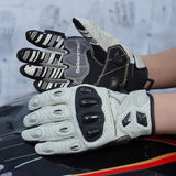 seibertron-gallery:sps7-white-scenes-20260721 | product:8845812334782 | color:White | slot:2 | Seibertron SPS-7 White motorcycle gloves riding scene 2