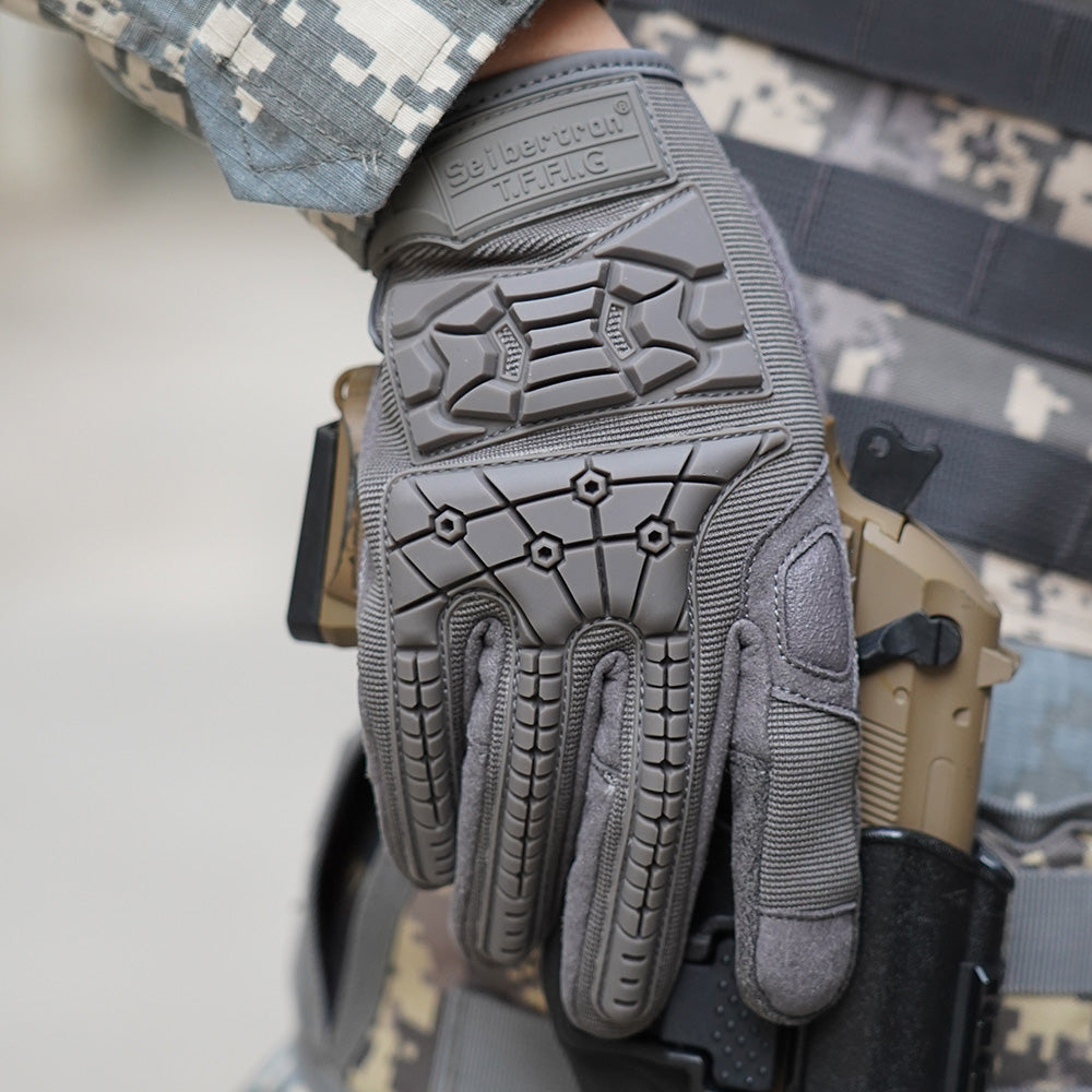 Specialized airsoft and paintball gloves with rubber knuckles