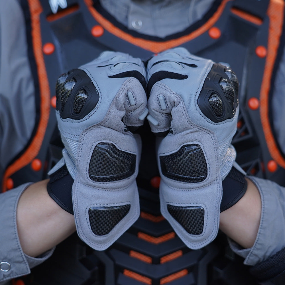 Winter gloves suitable for motorcycle and bike riding