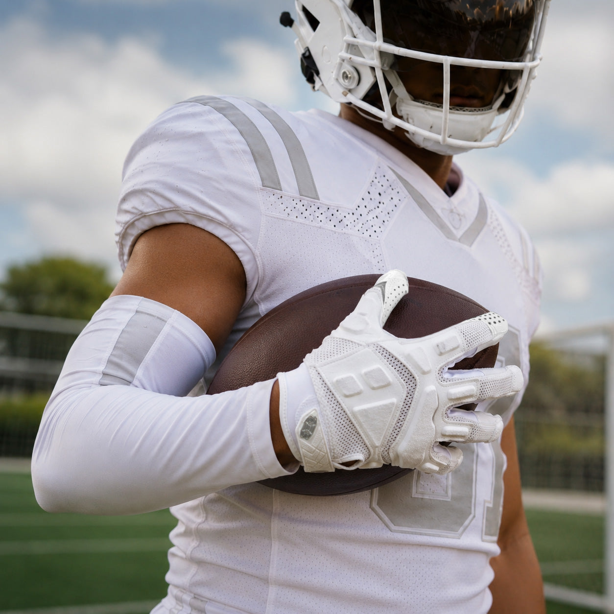 seibertron-gallery:garg-adult-youth-20260714 | product:7340603179198 | color:White | group:Adult | slot:4 | Seibertron G.A.R.G 2.0 adult football receiver gloves white gallery 4