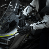 batch:sps7w-gallery-20260716 | role:lifestyle-09 | Seibertron SPS-7W waterproof motorcycle riding gloves lifestyle image